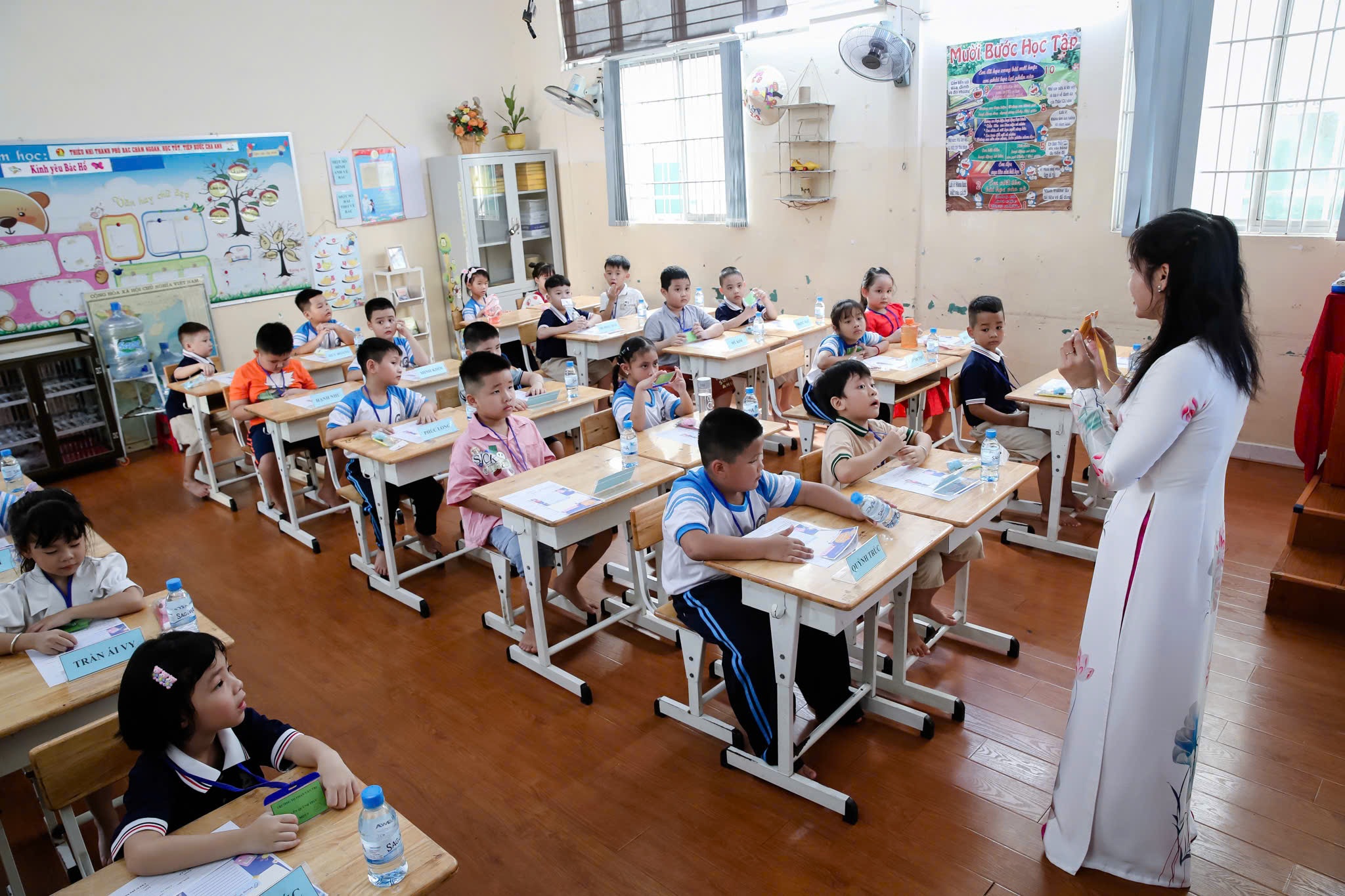 Bài tập khiến dân mạng tranh cãi nảy lửa: Trẻ sai hay người lớn máy móc?