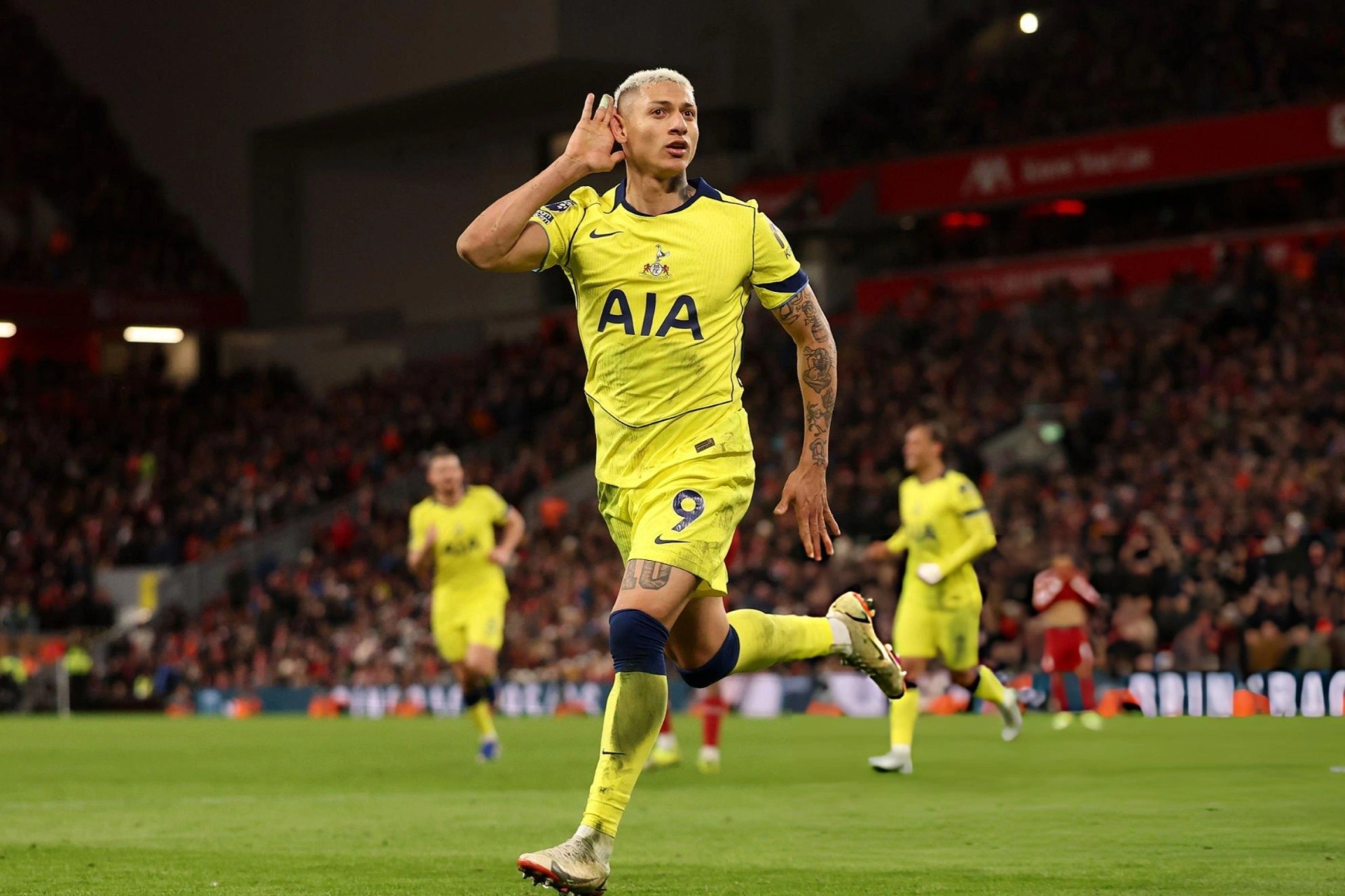 Liverpool bị Tottenham cầm hòa phút 90, lỡ cơ hội áp sát Man Utd