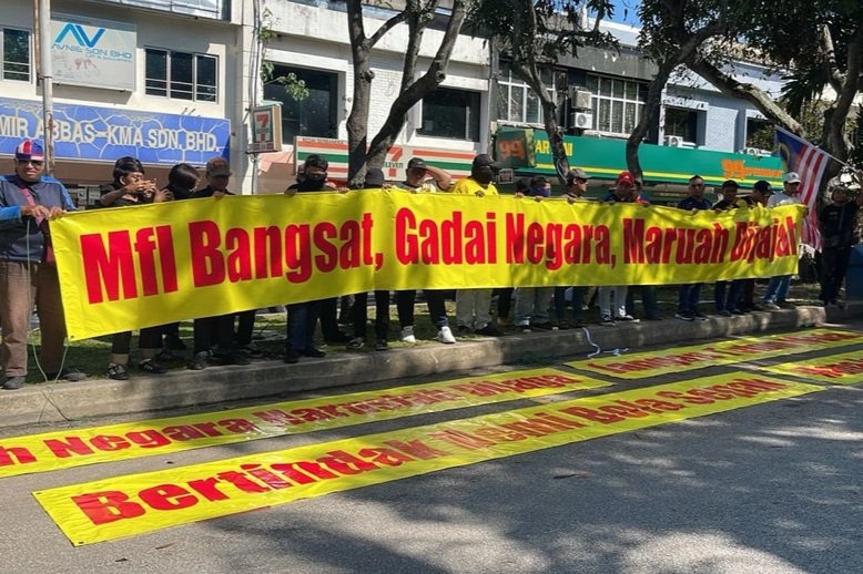 CĐV Malaysia biểu tình phản đối LĐBĐ Malaysia ở vụ nhập tịch gian lận