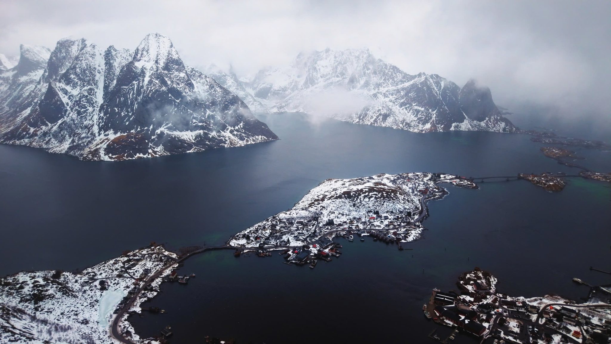 Vietnamese tourist narrowly escapes avalanche in Norway - 3