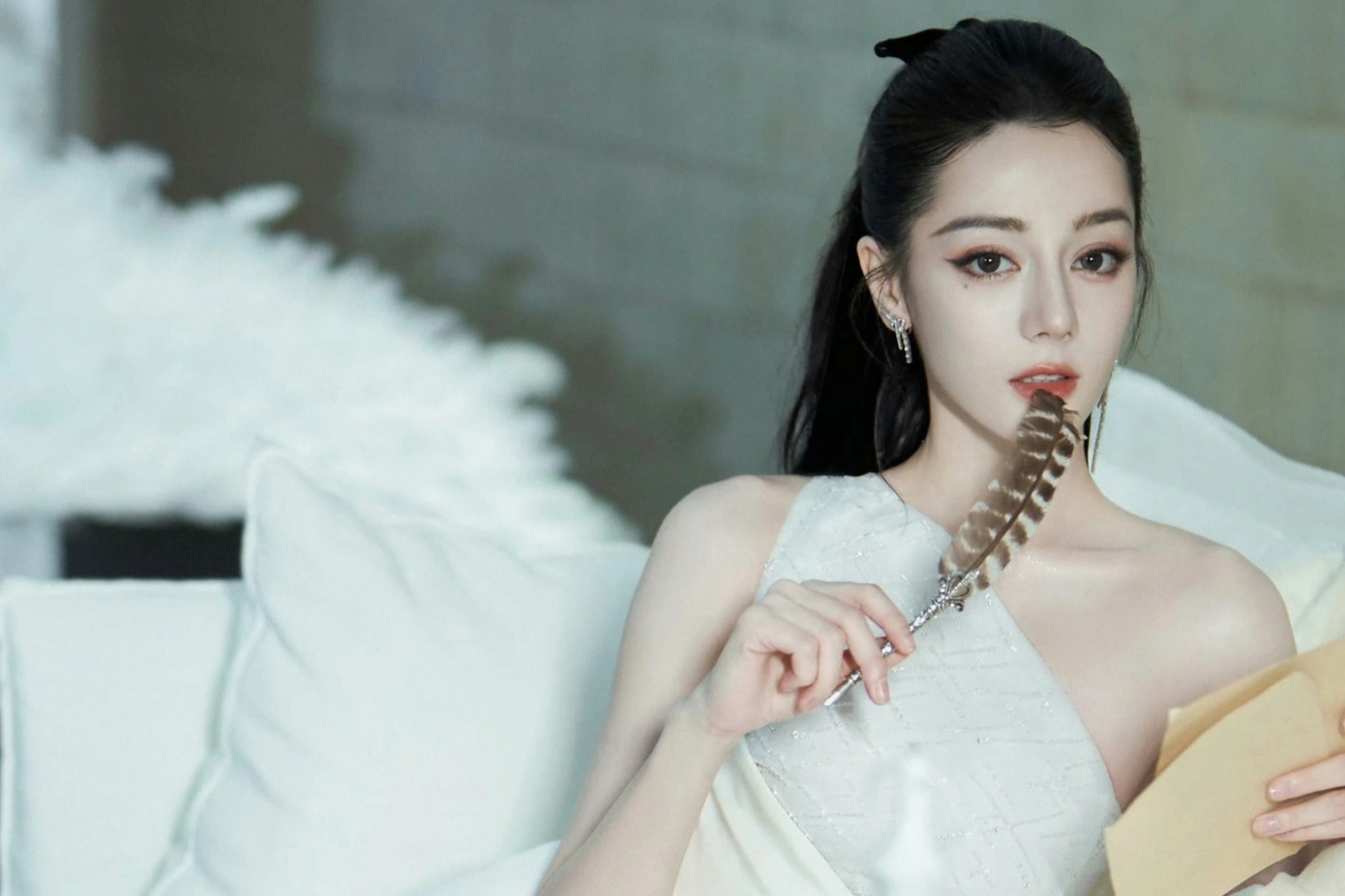 “Màn mất tích” bí ẩn của Địch Lệ Nhiệt Ba khiến fan lo lắng