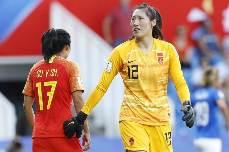 Đội nhà trở thành cựu vô địch, thủ môn tuyển nữ Trung Quốc bị chỉ trích