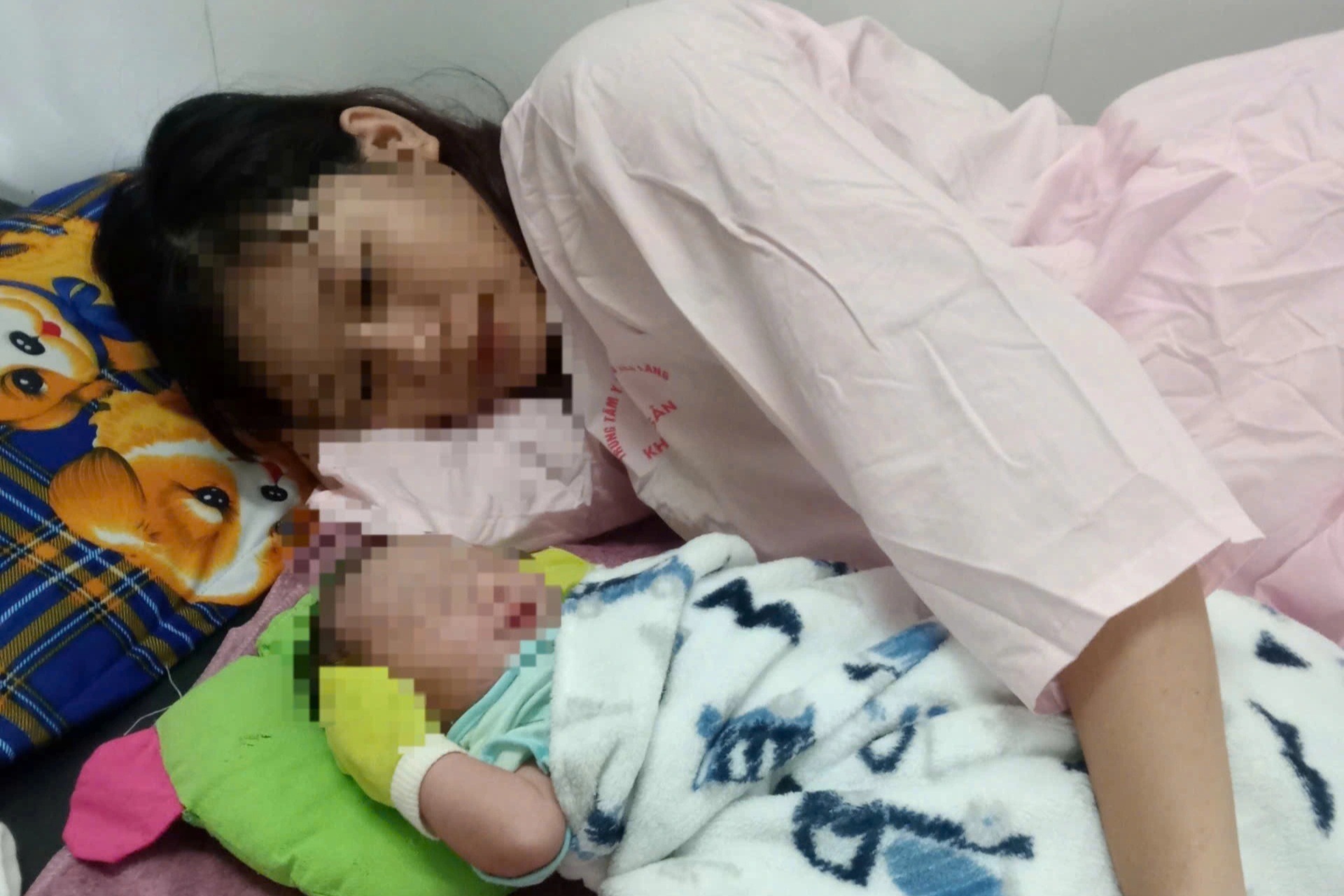 Sản phụ 19 tuổi sinh con ngay trong phòng trọ