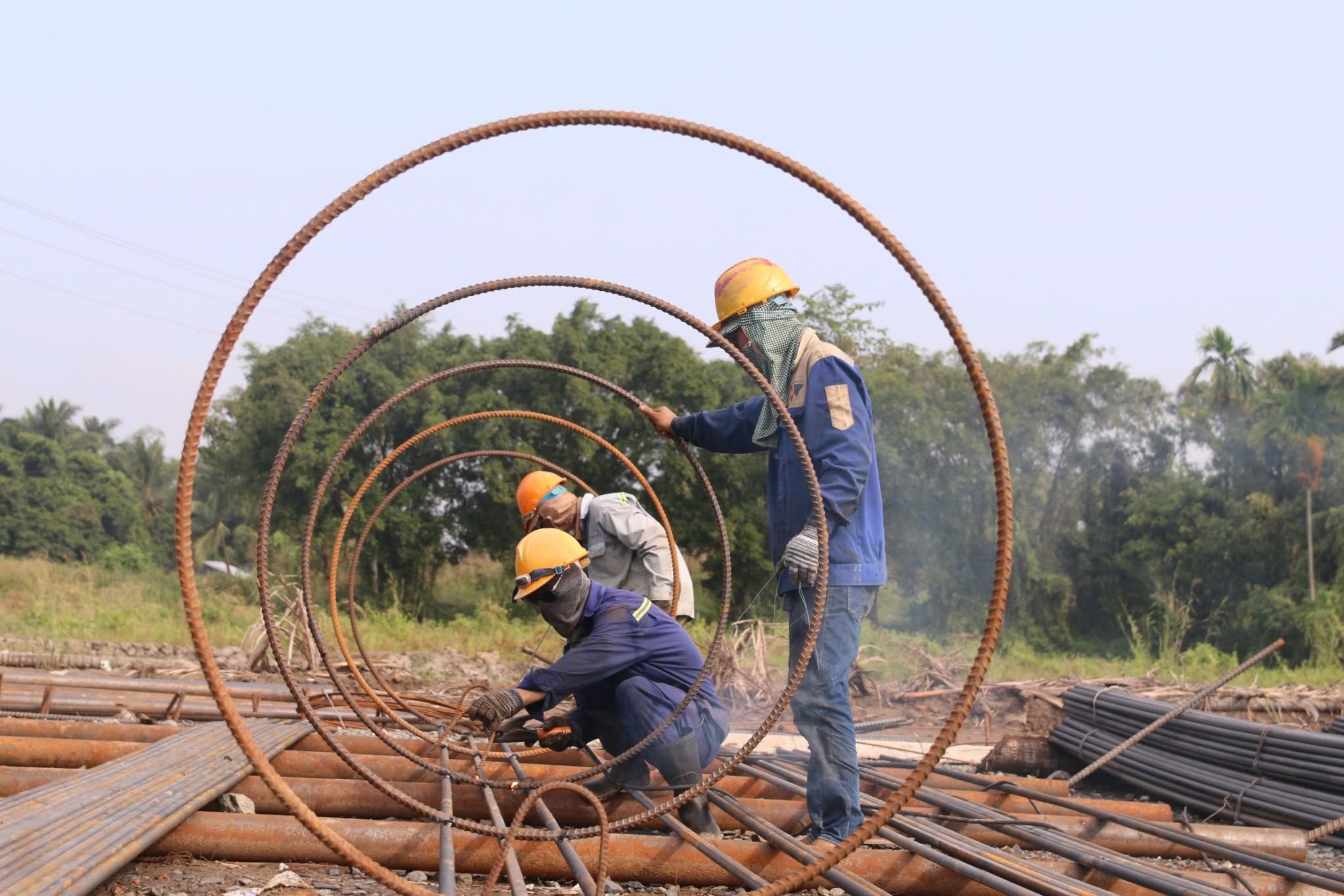 Vật liệu xây dựng đồng loạt tăng giá đe dọa giấc mơ an cư của người dân