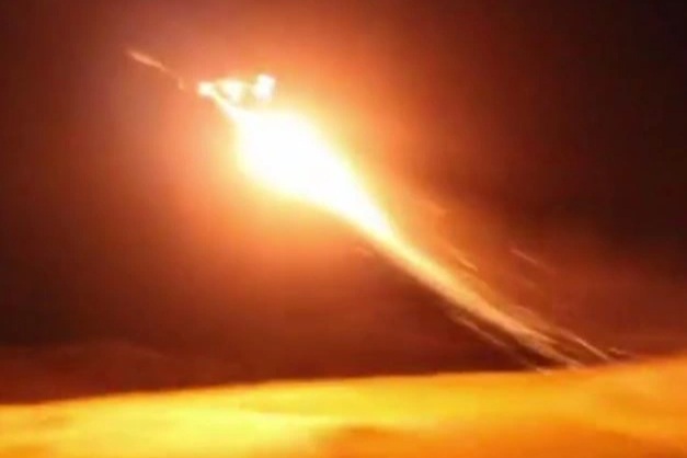 Iran phóng vũ khí siêu nặng vào mục tiêu Mỹ - Israel, bác tin cạn tên lửa