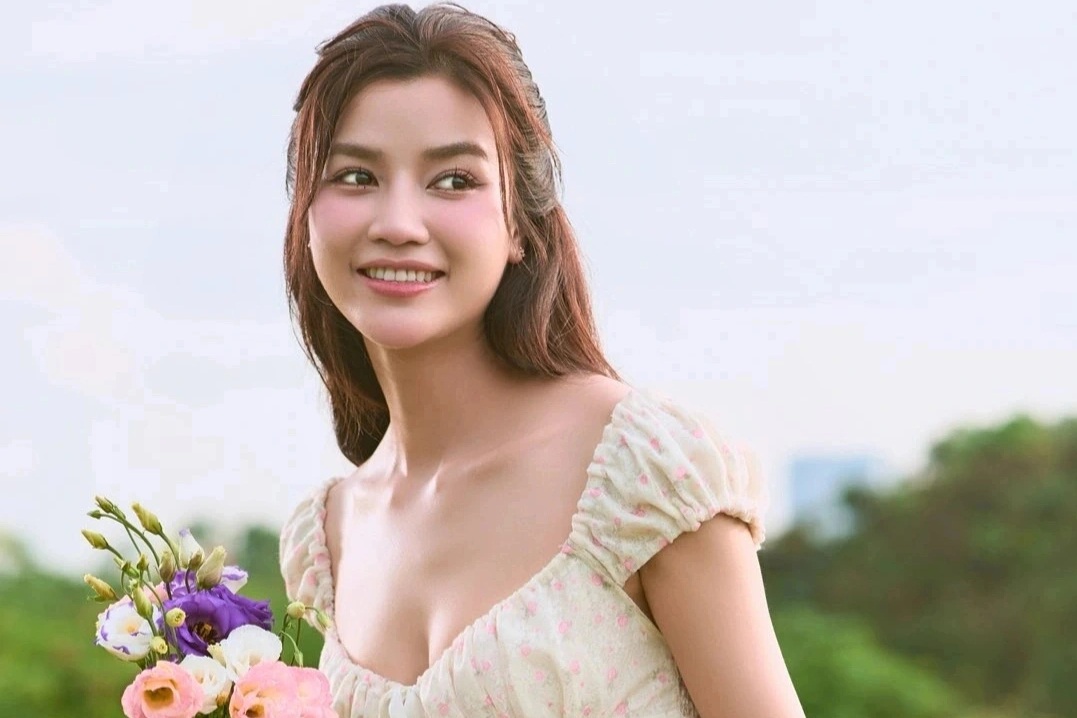 “Cô gái làng chài” Anh Đào: Đời thường xinh đẹp, đi dép mẹ chồng đóng phim