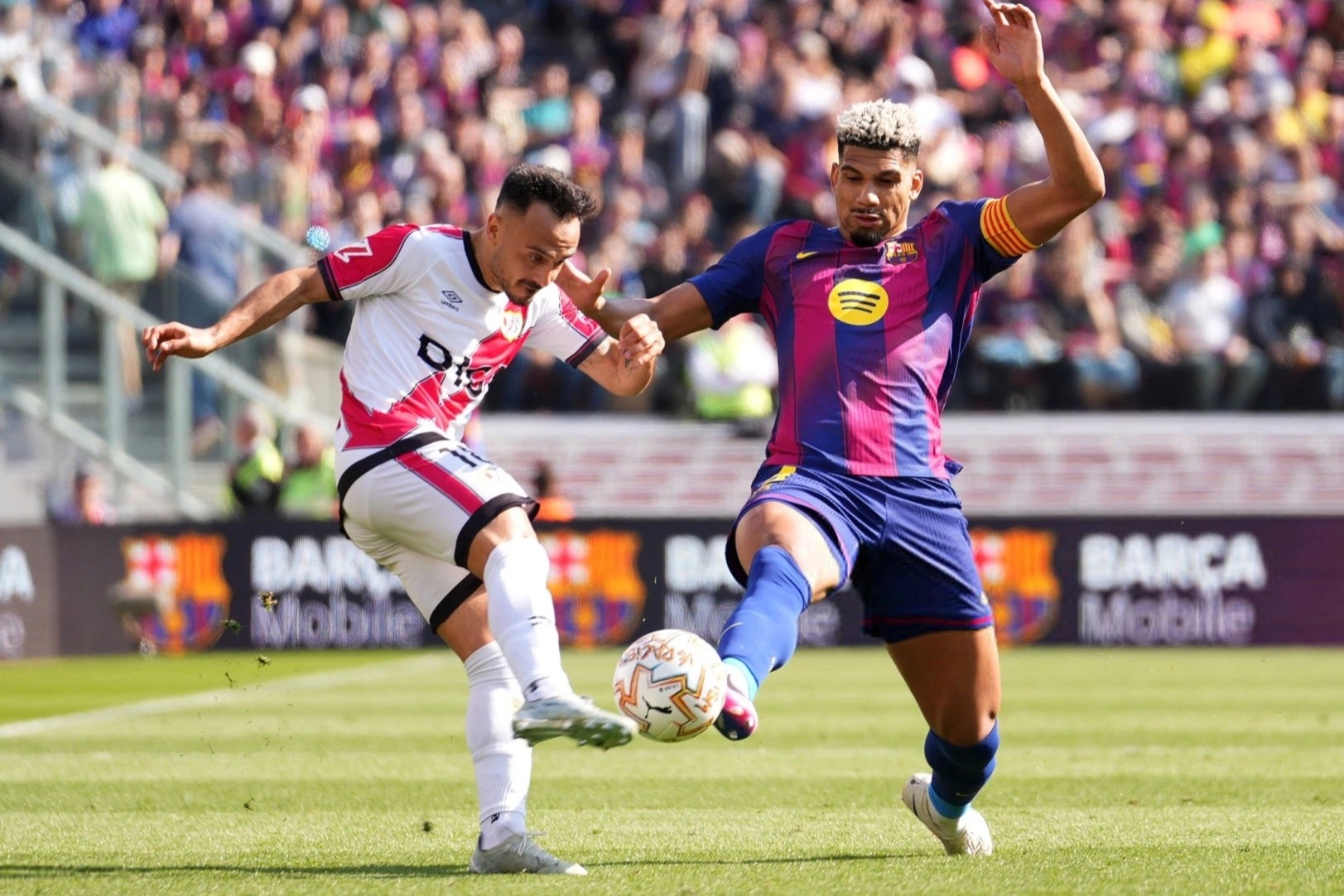 Barcelona bỏ xa Real Madrid trên bảng xếp hạng La Liga