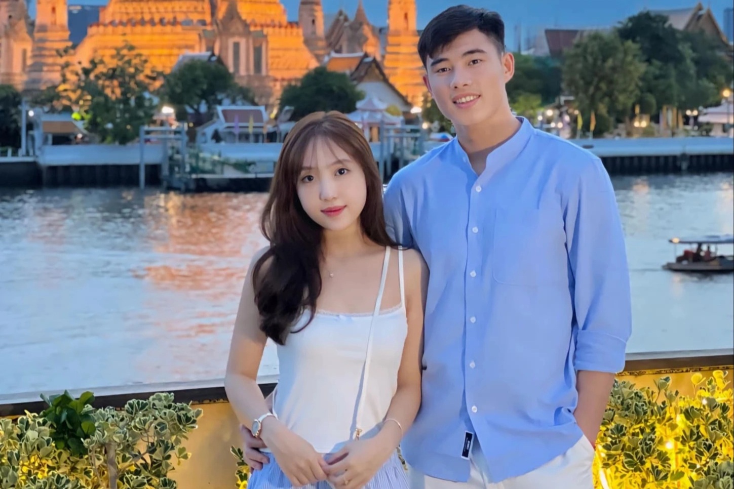 Chuyện tình “chị - em” của thủ môn điển trai và cô gái ở Hà Nội