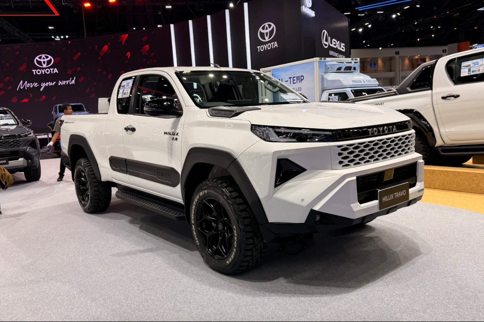 Toyota Hilux Travo-e ra mắt tại Thái Lan, giá quy đổi hơn 1 tỷ đồng