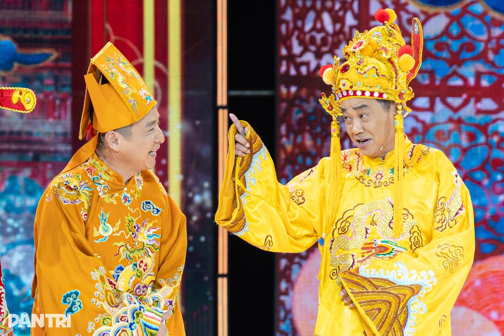 Hé lộ hình ảnh NSND Quốc Khánh tung hứng diễn xuất cùng dàn 