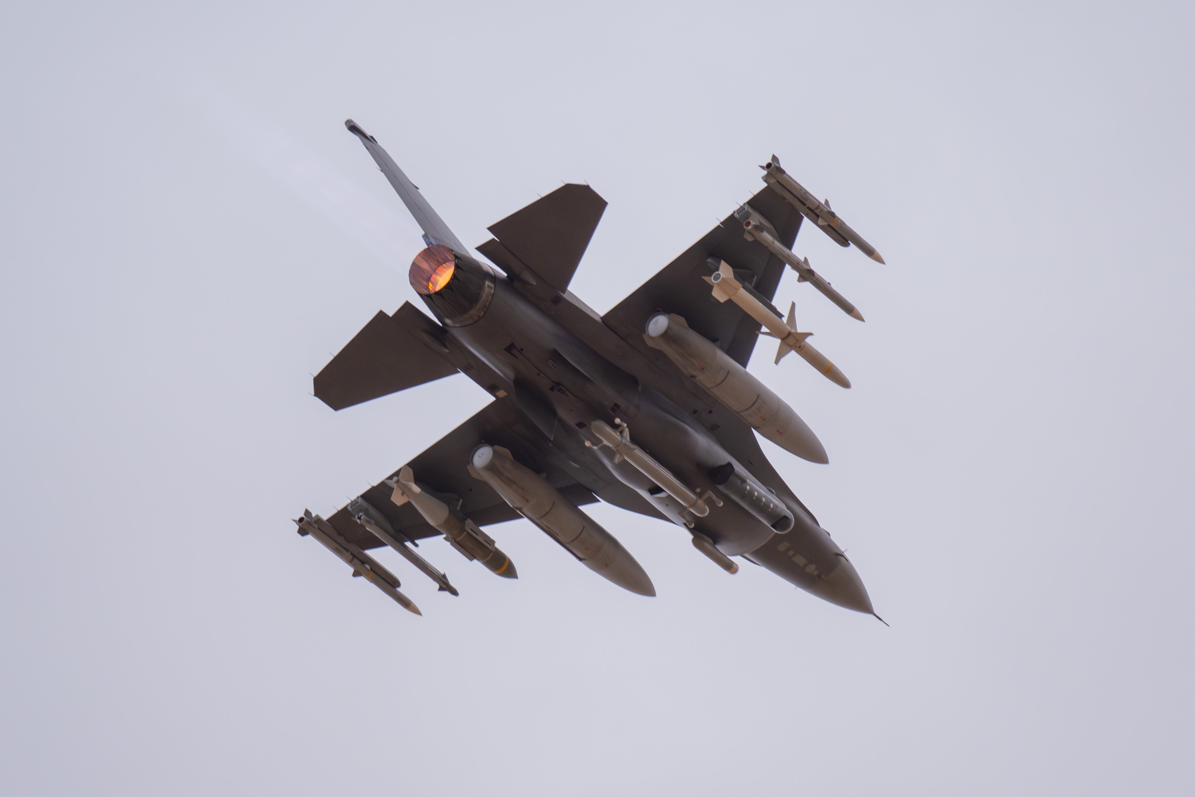 Mỹ nói tập kích 9.000 mục tiêu, làm hư hại 140 tàu chiến Iran