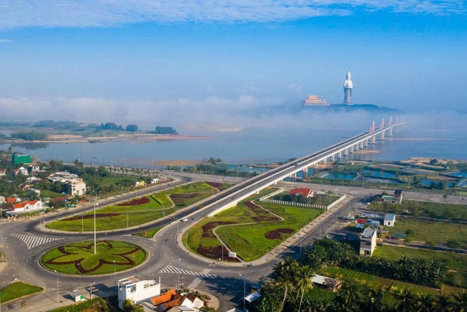 Quảng Ngãi: Từ thủ phủ công nghiệp miền Trung đến phát triển đô thị, du lịch