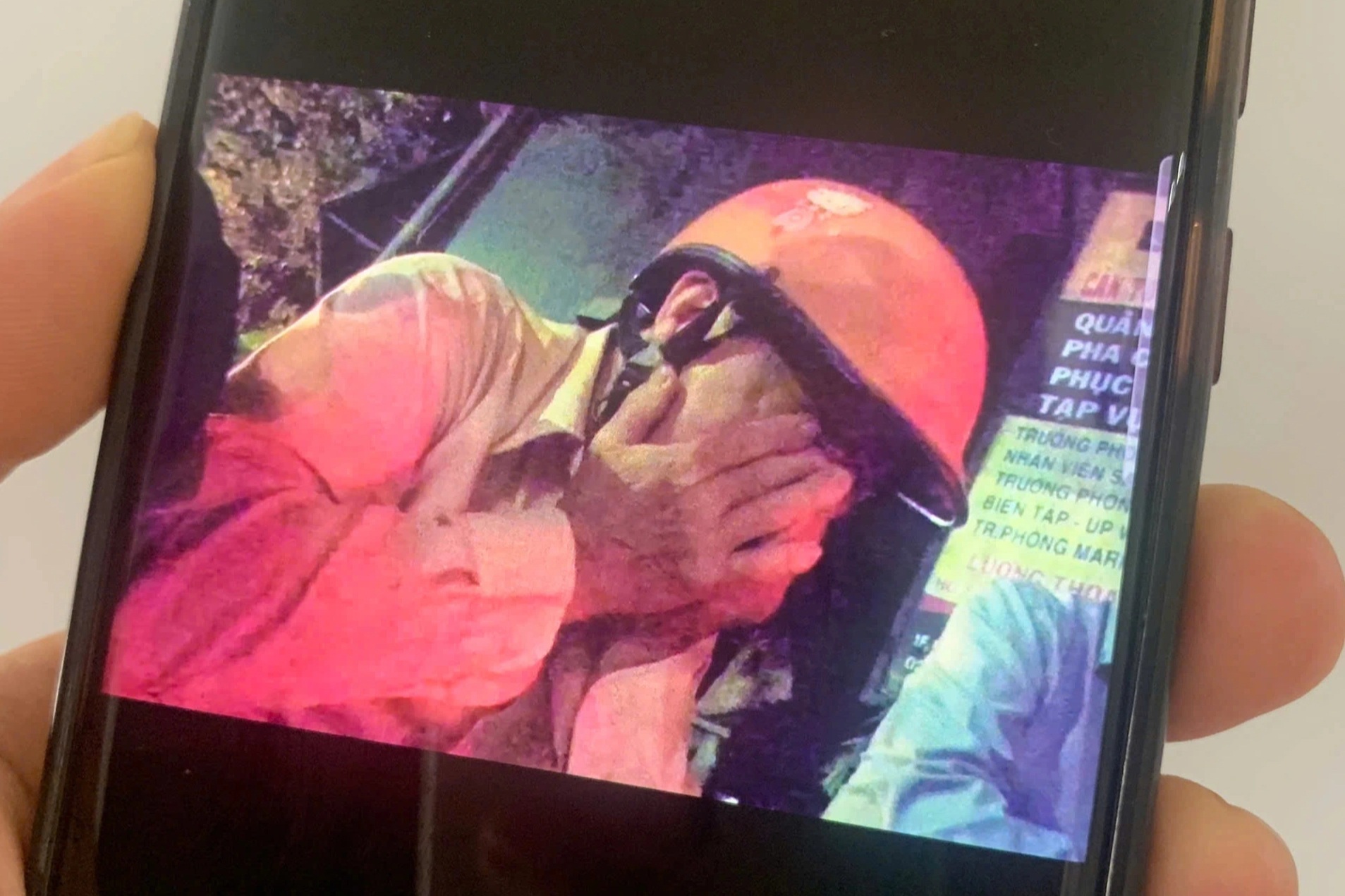 Người cha ngã quỵ khi con gái và cháu ngoại tử vong trong vụ cháy ở TPHCM