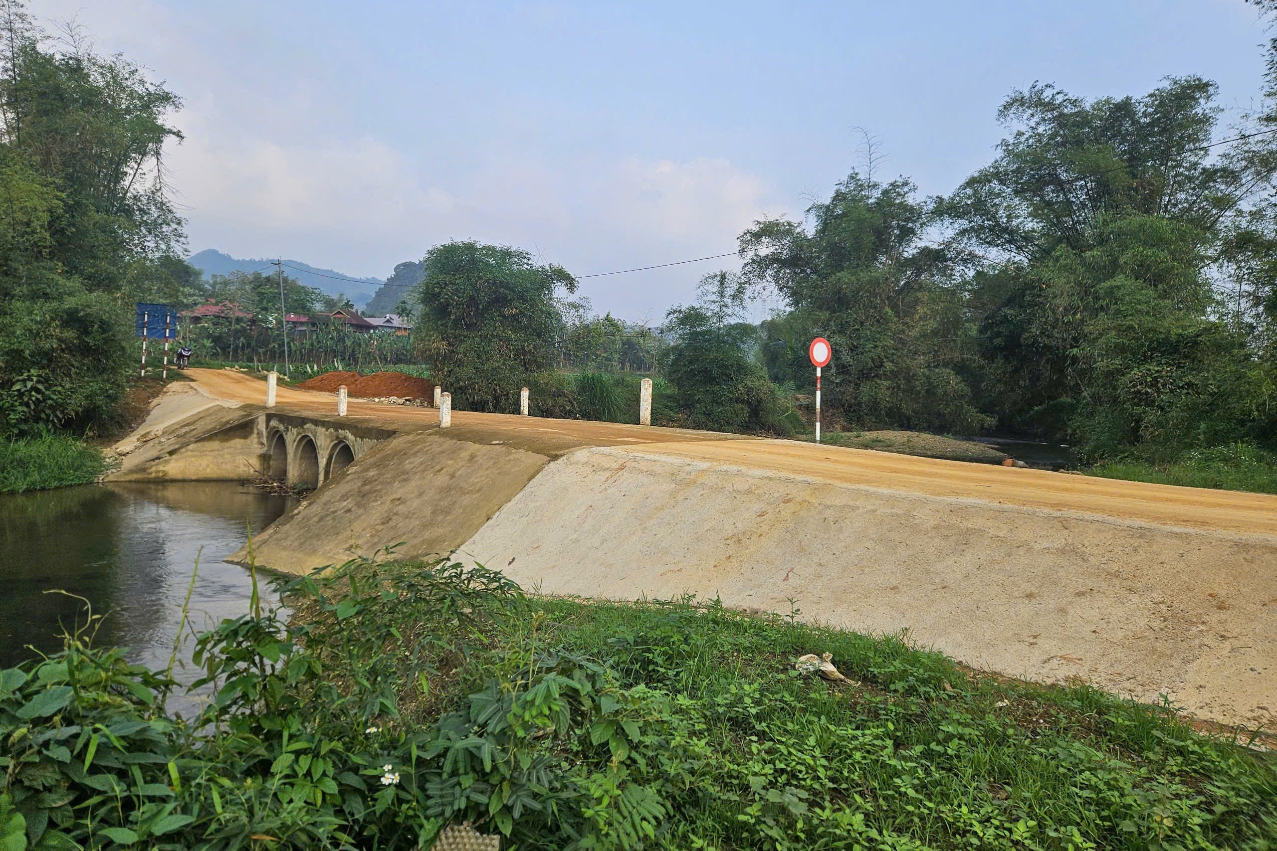 Lào Cai: Đường dẫn vào cầu Dân trí hoàn thành tu sửa trước mùa mưa bão