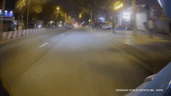 Truy tìm tài xế ô tô chèn ép xe ôm ở TPHCM