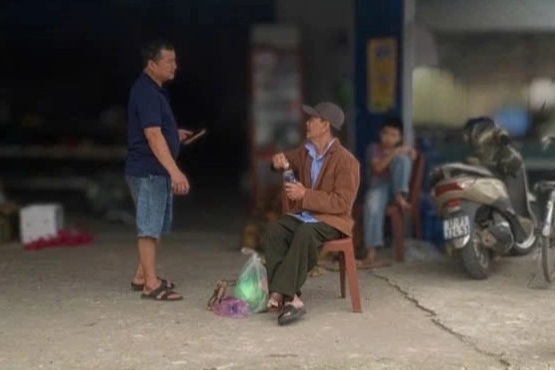 Ông lão 74 tuổi bị mất sạch giấy tờ, tiền bạc khi vượt hơn 650km tìm cháu