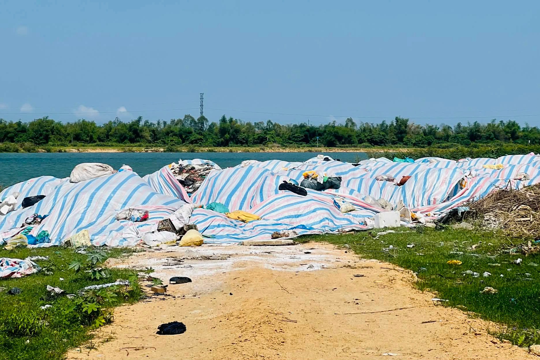 Vụ tồn ứ rác thải: Tháng 6 phải đưa nhà máy xử lý vào hoạt động