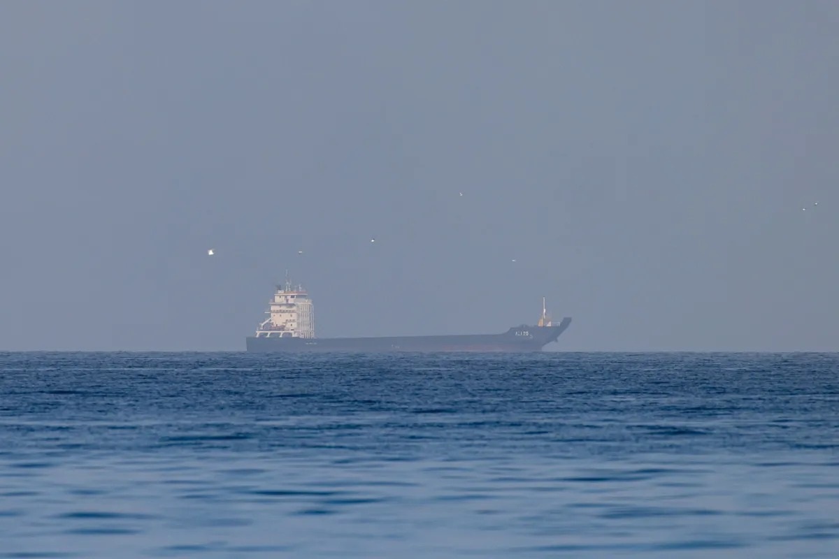 Iran bắt đầu thu phí một số tàu qua eo biển Hormuz lên tới 2 triệu USD?
