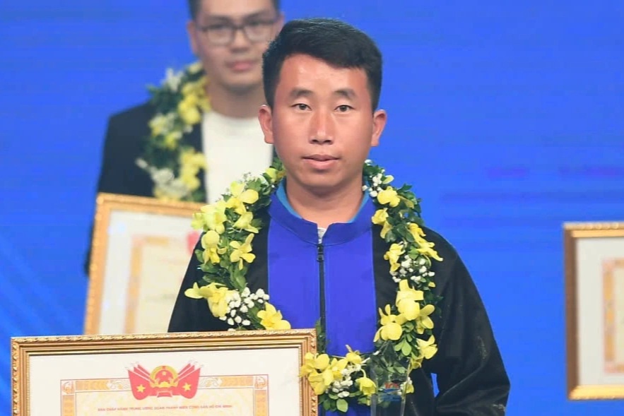 Trưởng bản cứu 90 người giữa bão Yagi được vinh danh Gương mặt trẻ Việt Nam