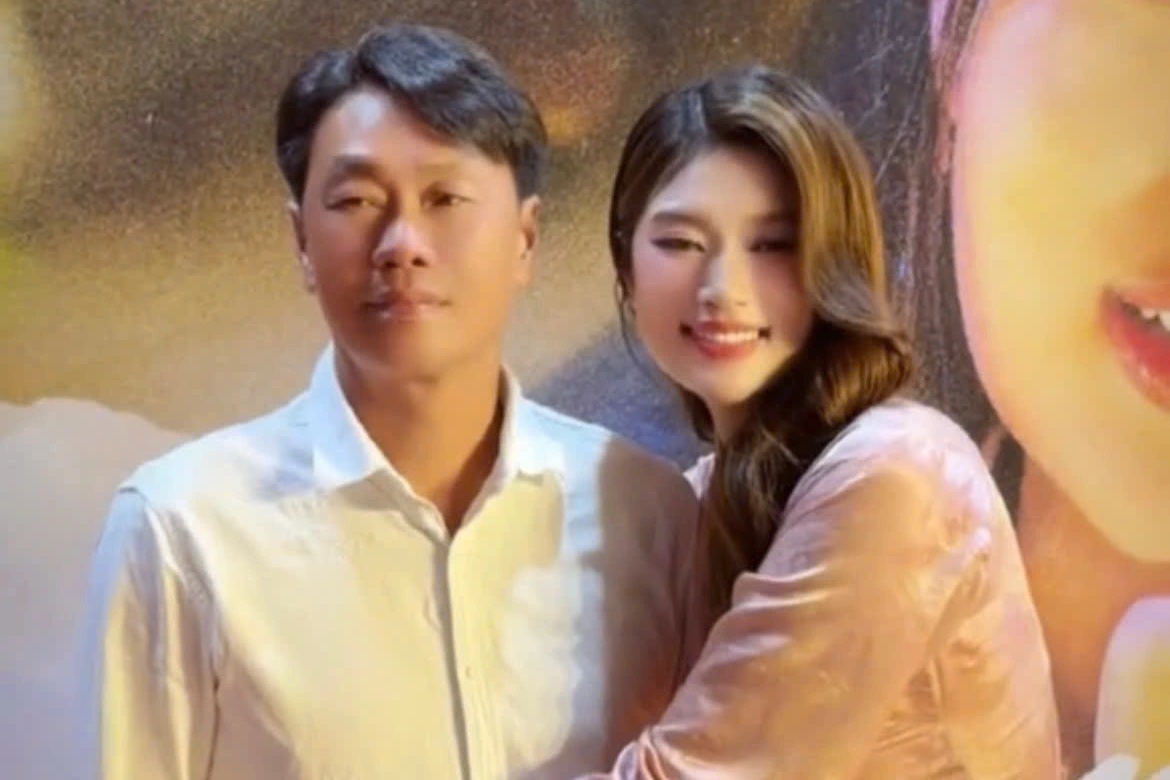 Thiên Ân xuất hiện cùng bố, nói về việc bị chê bai nhan sắc khi để mặt mộc