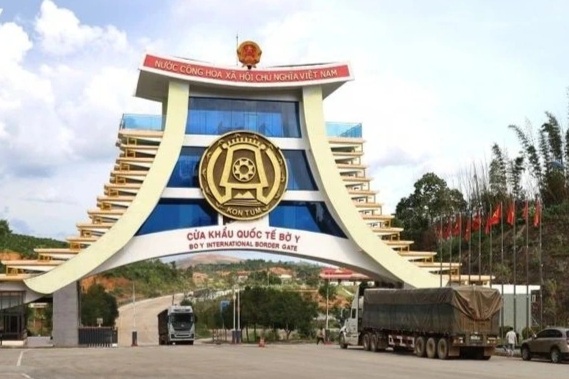 Ô tô tải vận chuyển trái phép 900 lít xăng