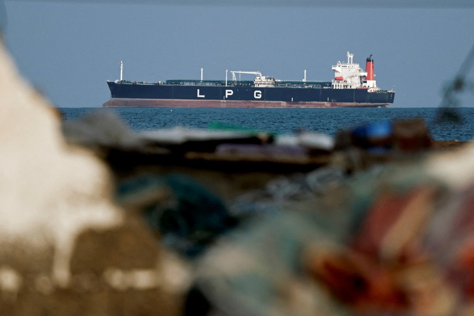 Iran cho phép tàu Nga và "các nước thân thiện" qua eo biển Hormuz