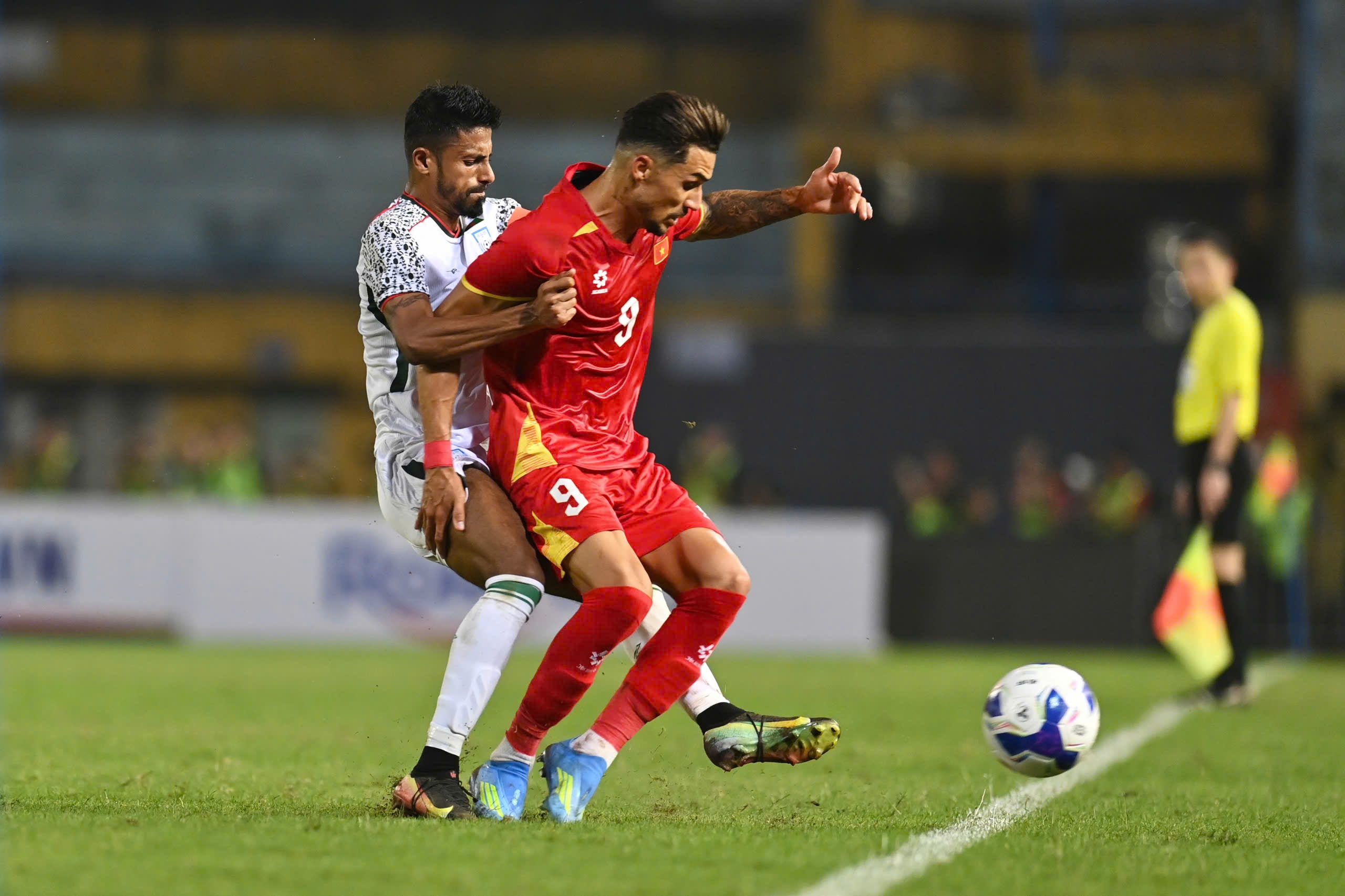 Báo Malaysia đánh giá cao Hoàng Hên, lo đội nhà thua tuyển Việt Nam