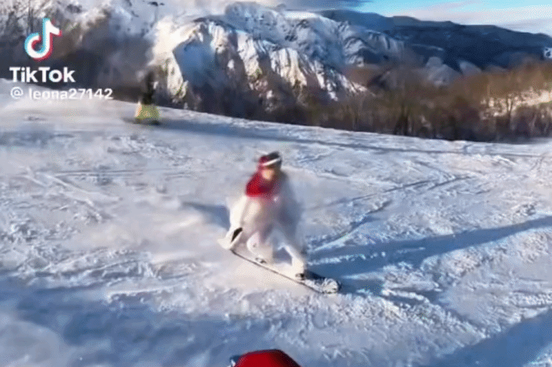 Cô gái Việt mặc áo nhật bình trượt tuyết điêu luyện ở Nhật Bản gây sốt