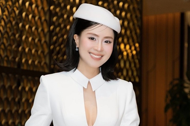 Diễn viên Hồng Diễm tuổi 43 đẹp không tì vết, hôn nhân kín tiếng