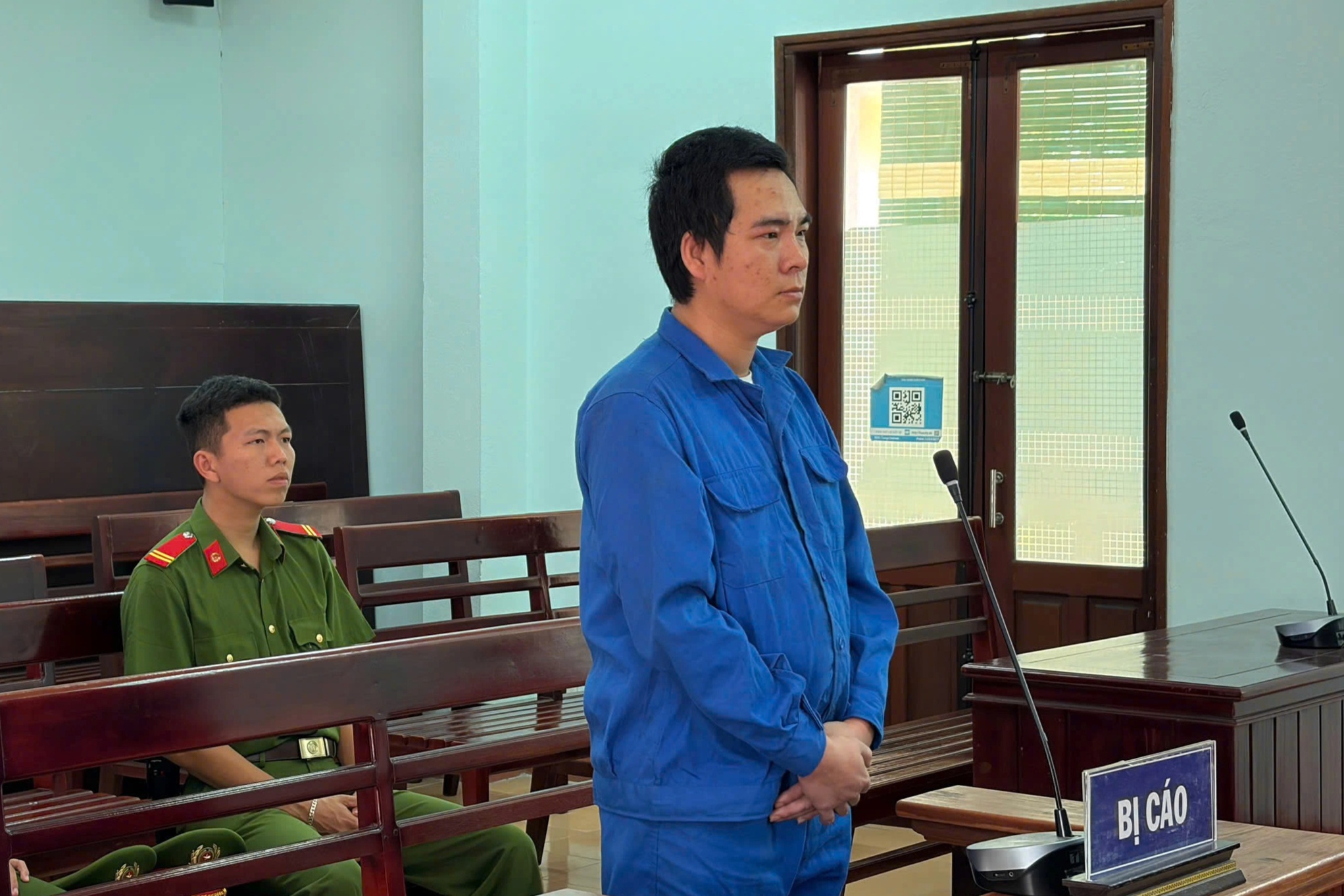 Người phụ nữ đi xe máy bị kẻ mới ra tù sàm sỡ, cướp tài sản