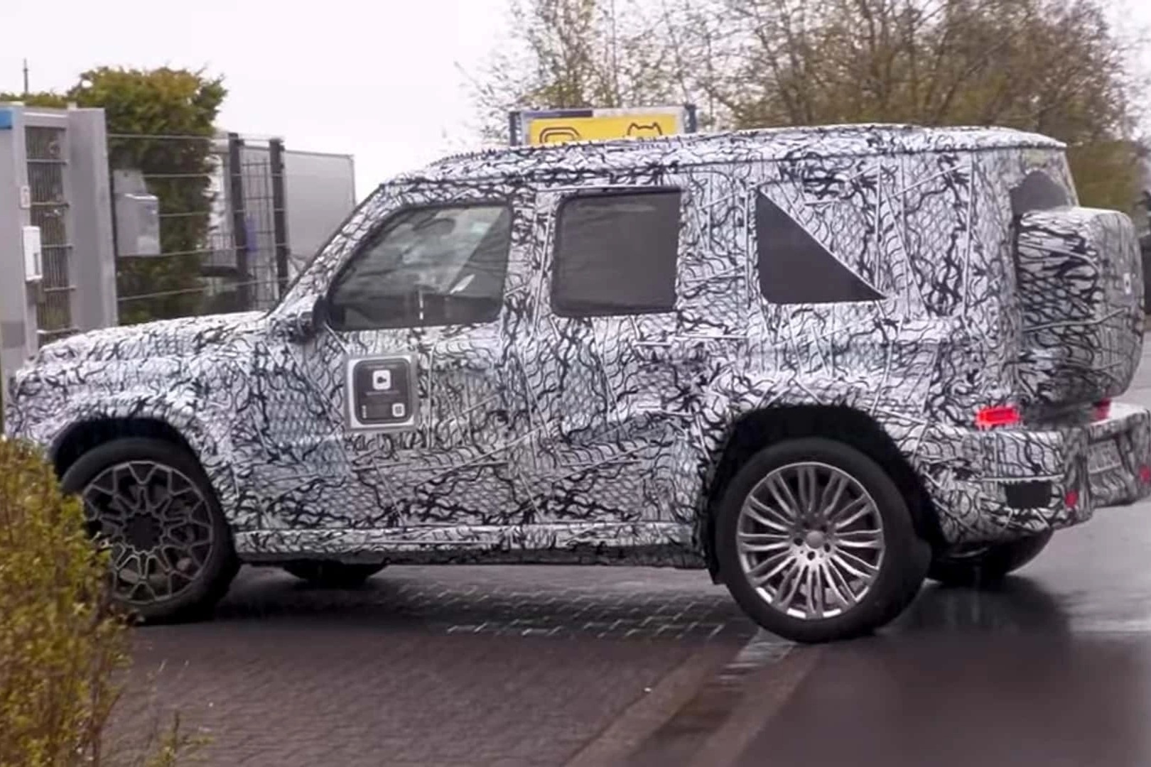 Mercedes G-Class bản nhỏ tái xuất trên đường thử, không gây thất vọng