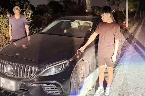 Một YouTuber ở Hà Nội bị trộm chiếc Mercedes trong đêm