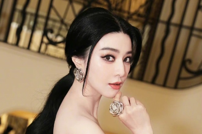 Phạm Băng Băng vướng nghi vấn hẹn hò đạo diễn “Trò chơi con mực”