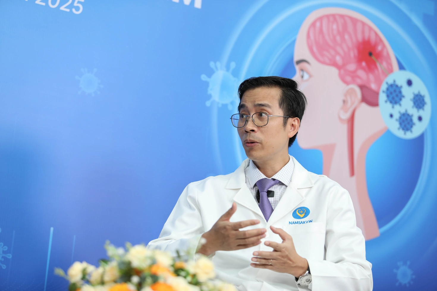 Vì sao người trẻ khỏe mạnh vẫn có nguy cơ trở nặng do viêm não mô cầu?