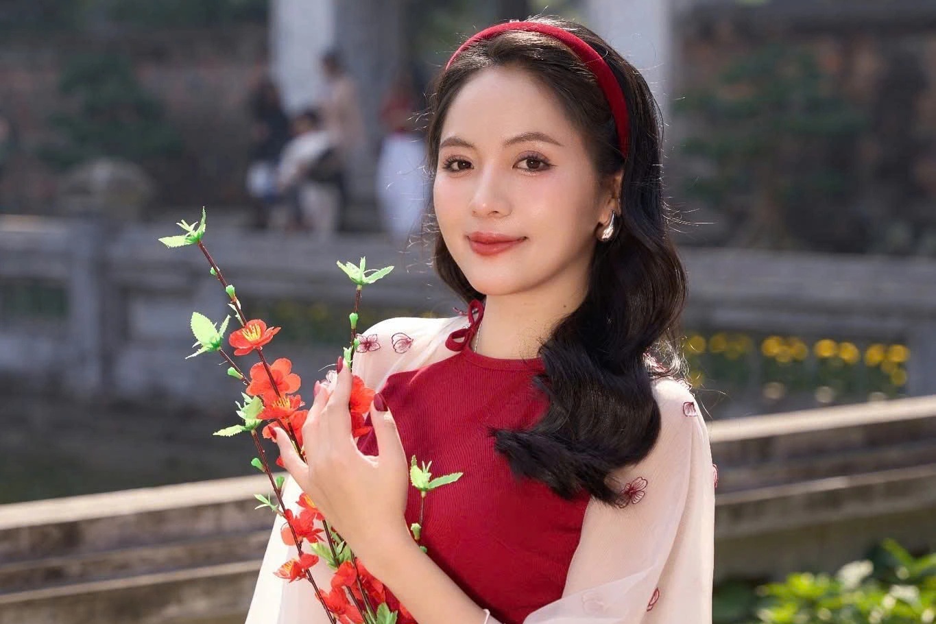 Được 9 điểm nhưng thầy phê chữ “dốt”, nữ sinh quyết tâm trở thành bác sĩ