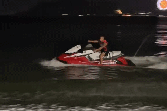 Cảnh sát vào cuộc vụ TikToker phóng mô tô nước tốc độ cao ở biển Nha Trang