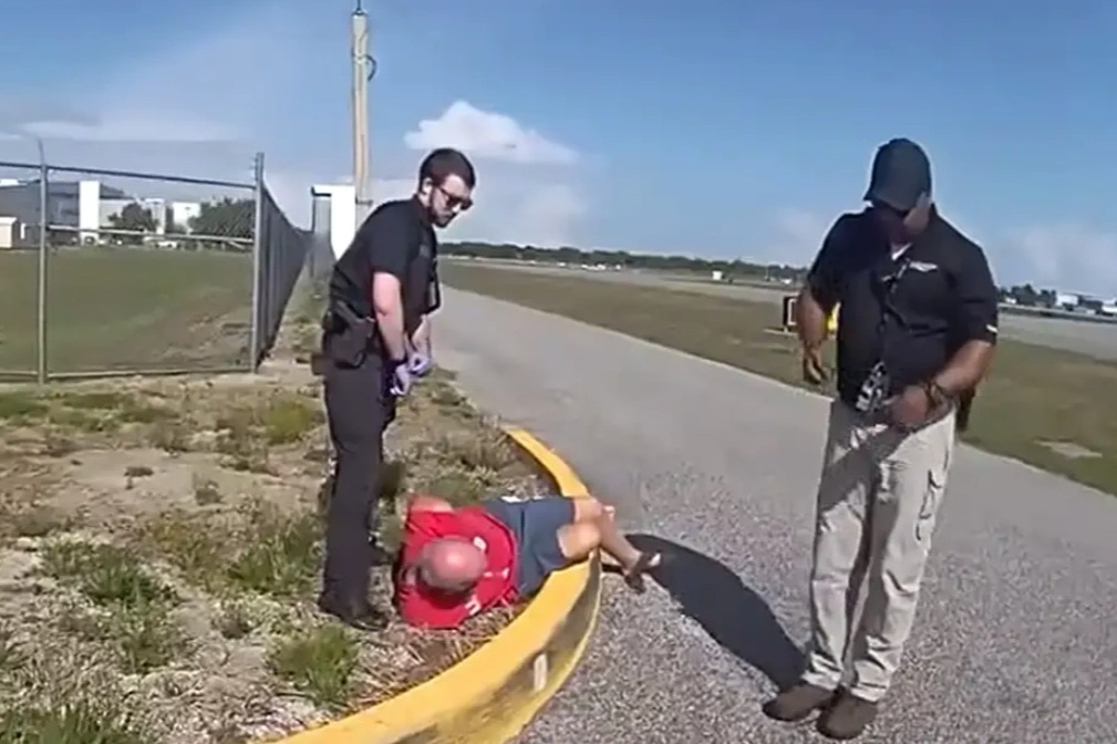 Người đàn ông Mỹ lái xe vượt rào sân bay, lao vào đường băng để lên máy bay