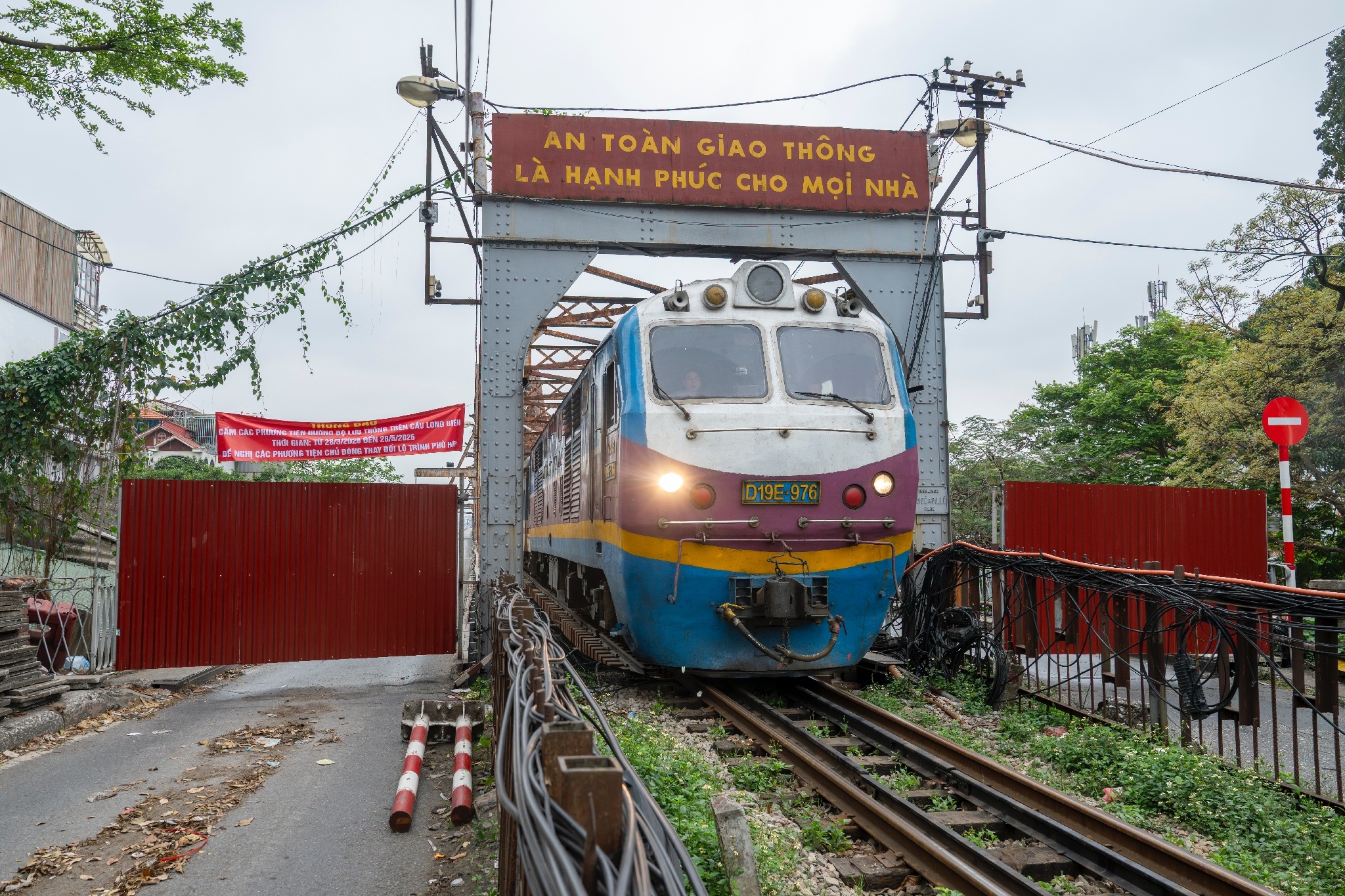Hôm nay cầu Long Biên rào chắn, cấm lưu thông 60 ngày để sửa chữa