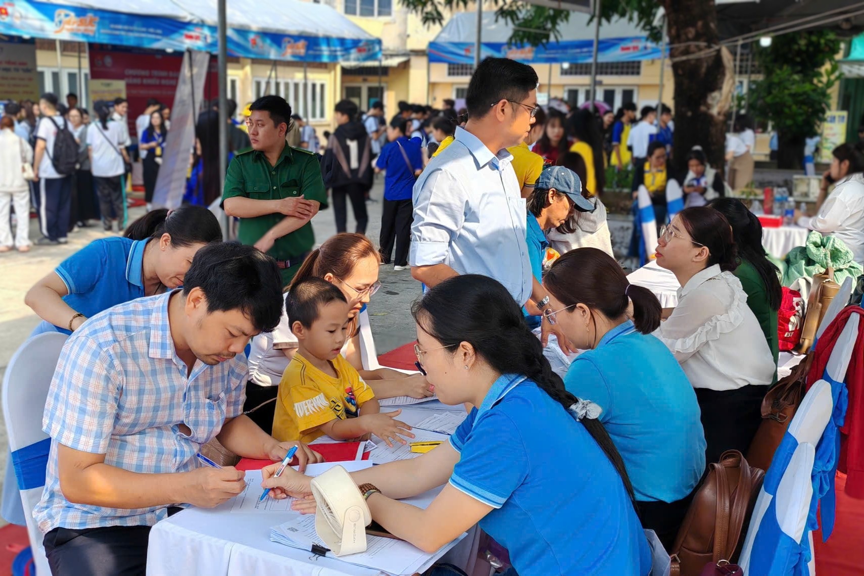 Có được hưởng trợ cấp thất nghiệp trước khi xin nghỉ hưu sớm?