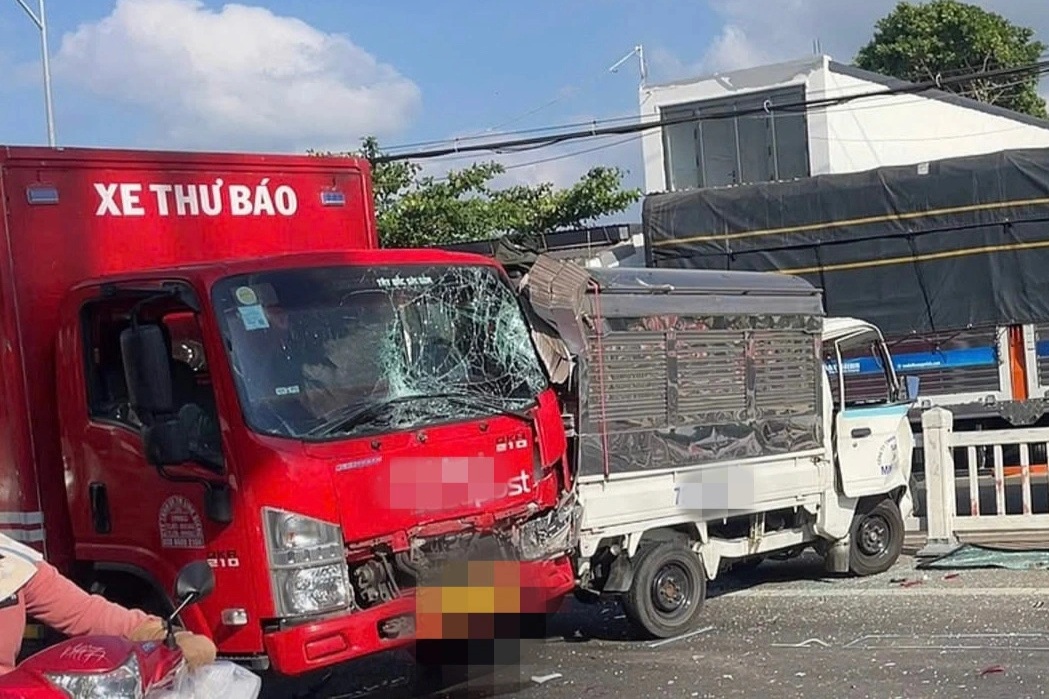 Xe thư báo gây tai nạn liên hoàn ở TPHCM