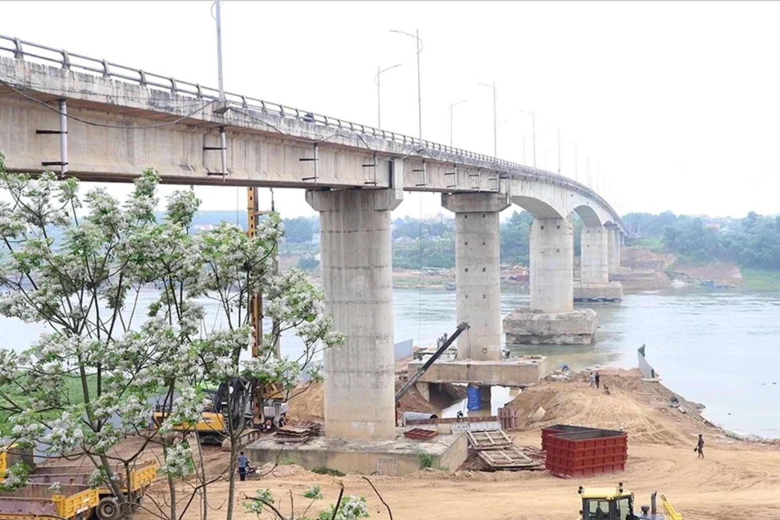 Doanh nghiệp chi hơn 74 tỷ đồng sửa chữa hư hỏng cầu Sông Lô ở Phú Thọ