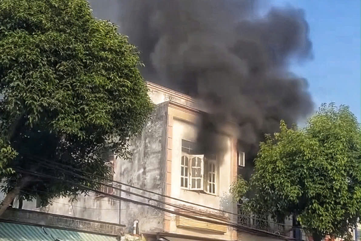 Cháy nhà 2 tầng ở TPHCM