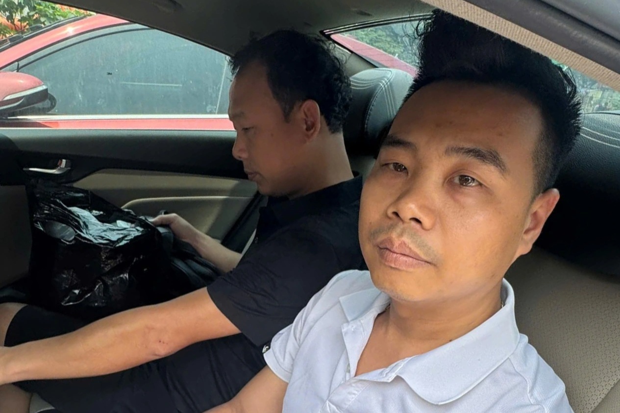 Bắt khẩn cấp 2 người hành hung nam sinh 19 tuổi ở Hà Nội