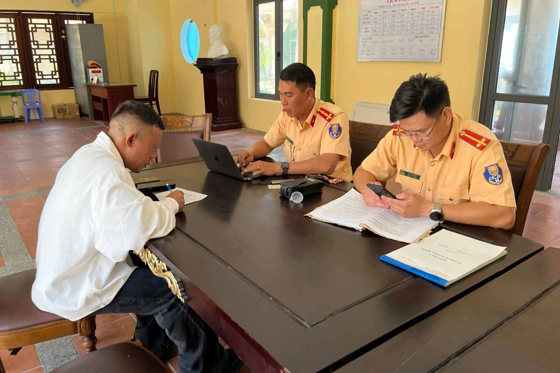 Xử phạt TikToker phóng mô tô nước tại bãi tắm công cộng ở Nha Trang