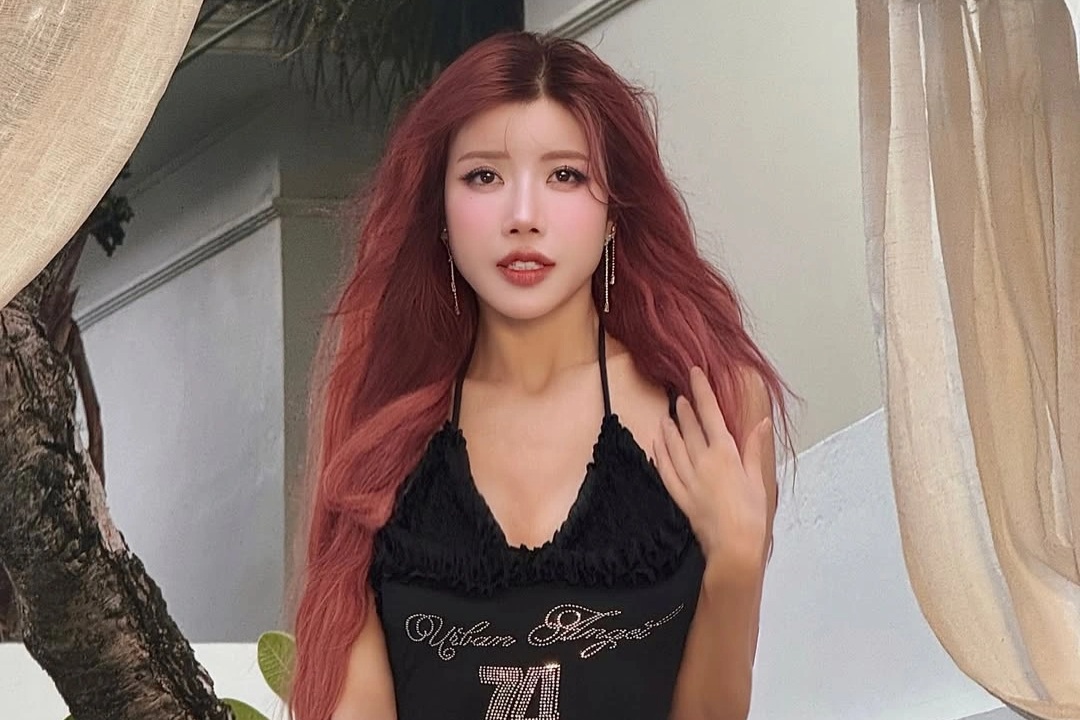 Trang Pháp: Bố giáo sư, mẹ làm ngoại giao, bất ngờ gây chú ý ở Trung Quốc