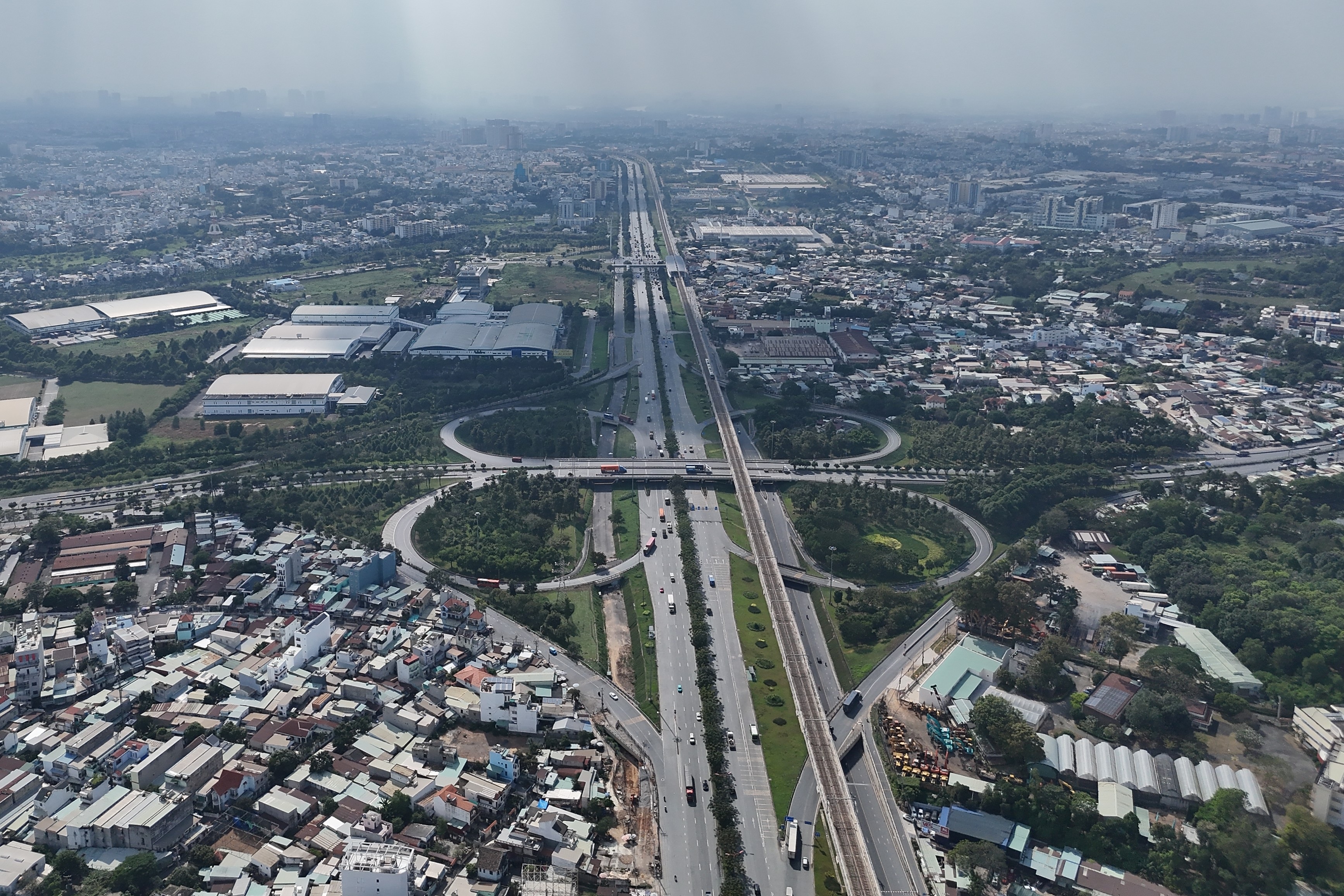 TPHCM nghiên cứu xây 5 nút giao dọc xa lộ Hà Nội để giảm kẹt xe