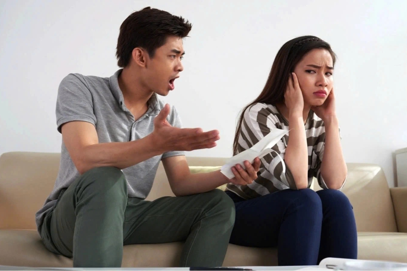 Vợ du học về hành xử kỳ lạ trong đêm tân hôn, tôi xấu hổ nghĩ chuyện ly dị