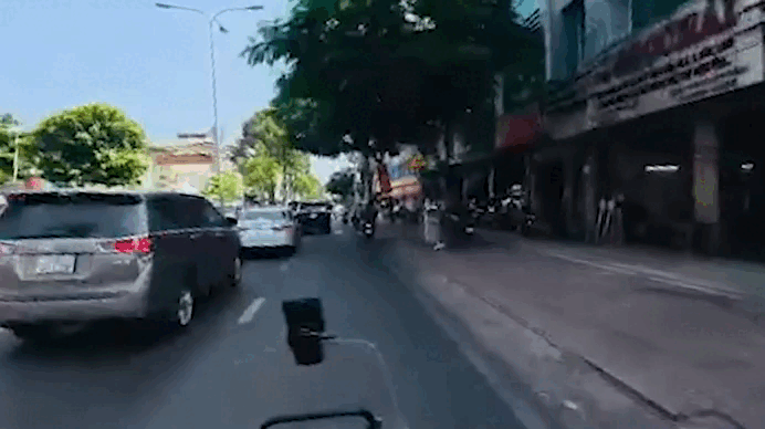 CSGT TPHCM lái mô tô đặc chủng mở đường, đưa sản phụ “vượt cạn” an toàn