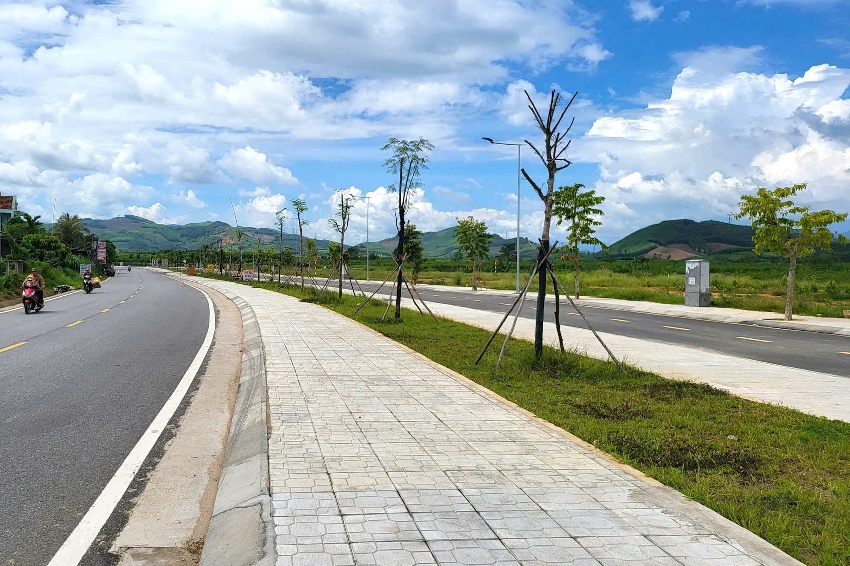Người đàn ông ở TPHCM bỏ cọc 16 lô đất: Những vấn đề khó hiểu