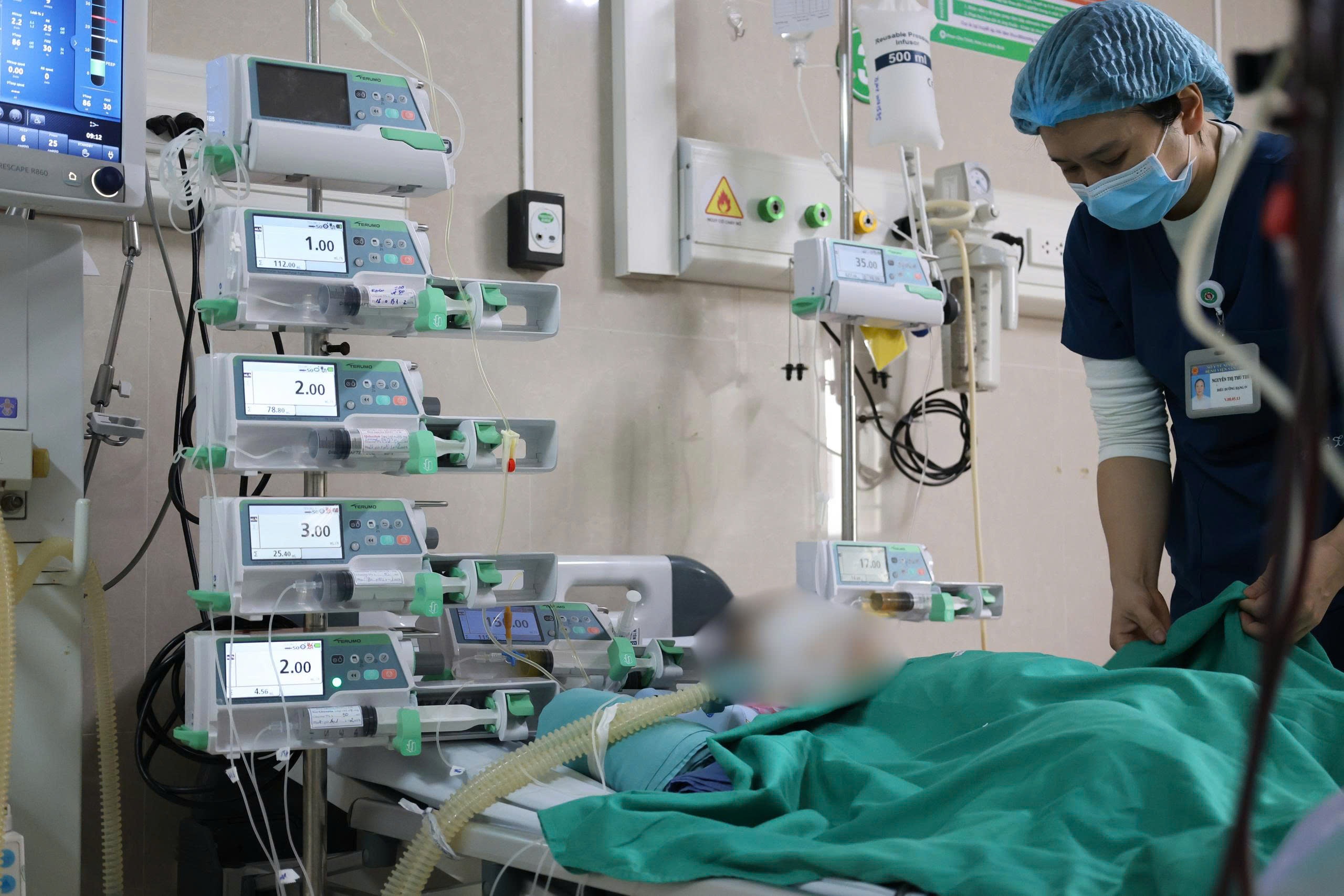 Bé gái 15 tháng tuổi bị ô tô cán qua hồi phục kỳ diệu